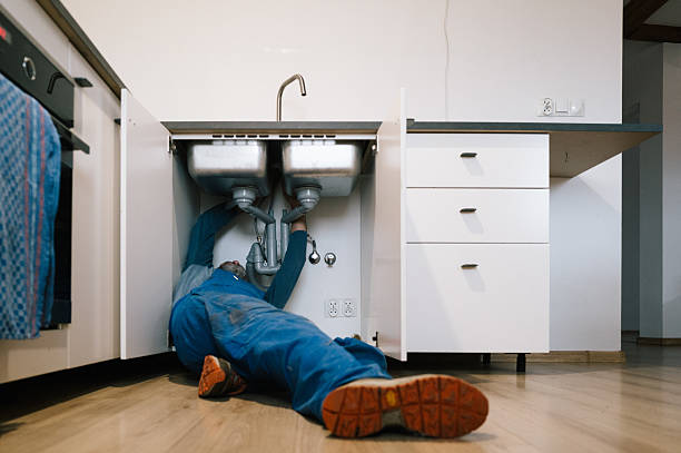 Professional Emergency Plumber technician working in Jacob, IL